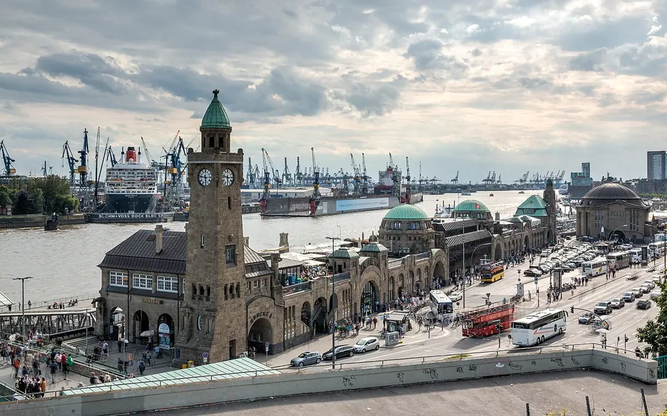 Landungsbrücken , Hamburg , Germany