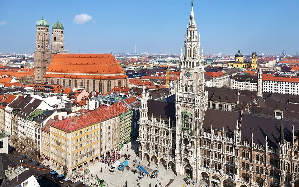 Old Town of Munich ( Germany ): on the left the Frauenkirche and on the right the New Town Hall