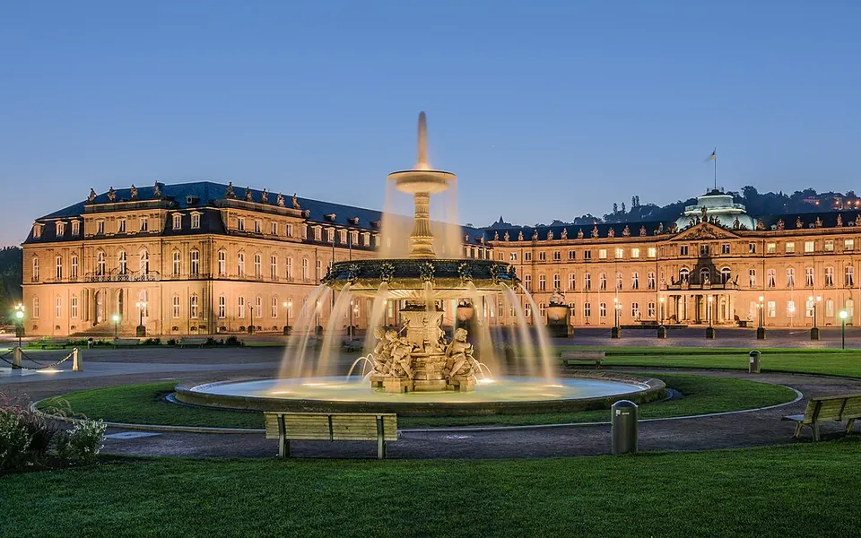 Neues Schloss (new palace), Schlossplatzspringbrunnen ( Schlossplatz , Stuttgart, Germany).