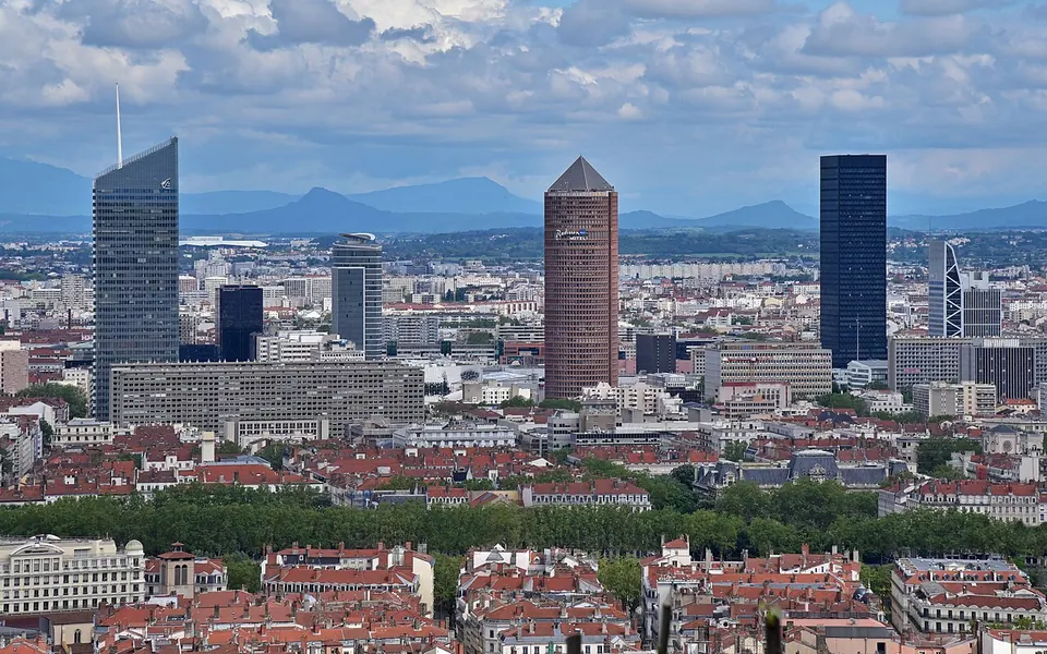 Skyline (ligne d'horizon) des tours du quartier de la Part-Dieu, avec de gauche à droite : les tours Incity, Swiss life, Oxygène, Part-Dieu, To-Lyon et Silex 2.