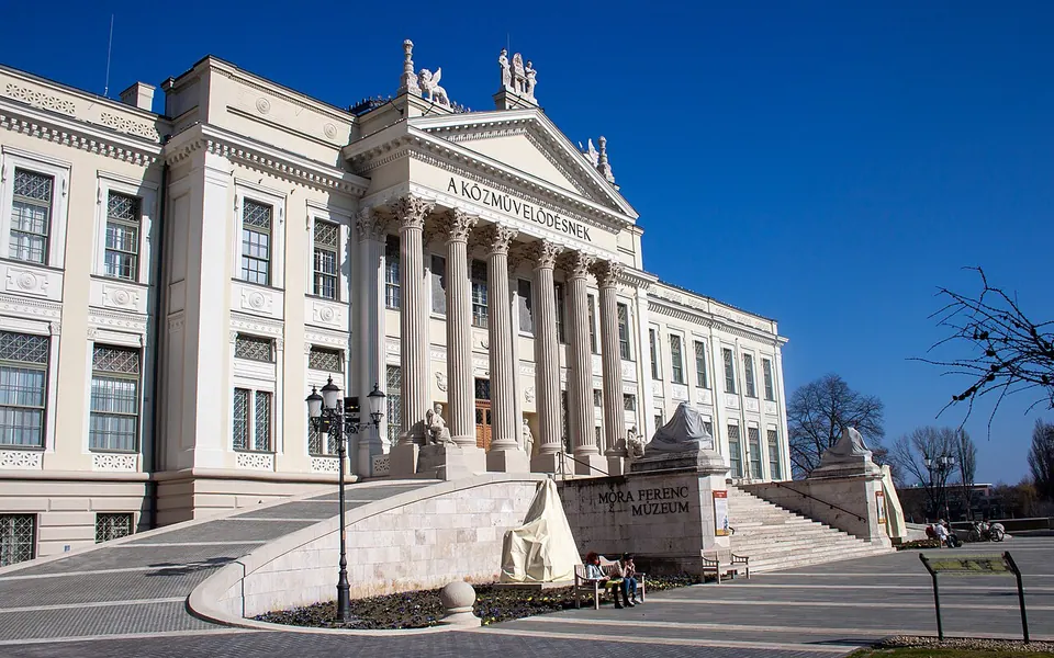 A Móra Ferenc Múzeum homlokzata Szegeden