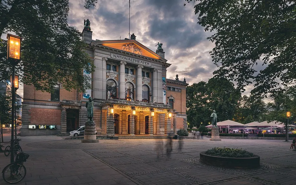 Nationaltheateret by night