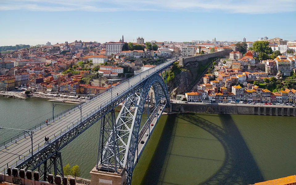 Dom Luis I bridge over the Douro river connecting Vila Nova de Gaia and Porto, in Portugal.
