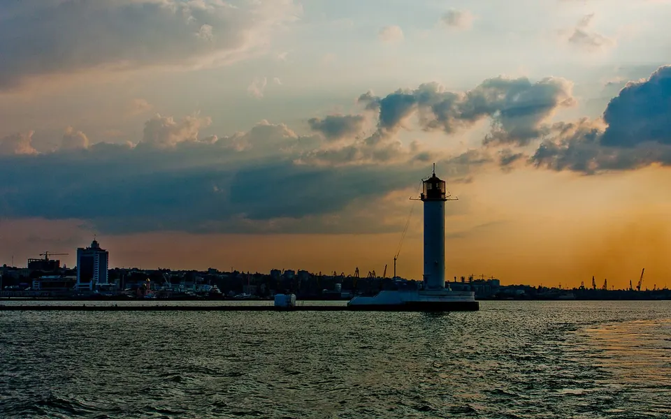 Воронцовський маяк , Одеса , Одеський морський торгівельний порт, Рейдовий мол